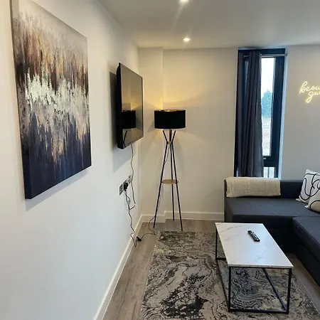 Apartamento Centre - Parking & Gym - Fast Wifi - Sleeps 8 *