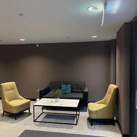 Apartment Stylish Flat - Sleeps 8 - Parking - Gym