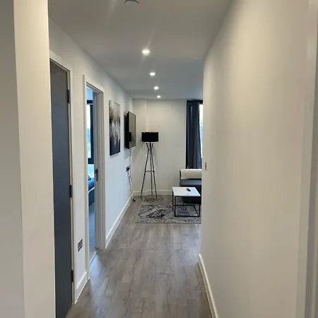 Stylish Flat - Sleeps 8 - Parking - Gym York