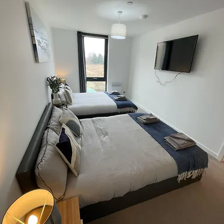 Stylish Flat - Sleeps 8 - Parking - Gym Apartment *