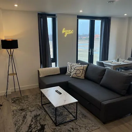 Centre - Parking & Gym - Fast Wifi - Sleeps 8 Lägenhet York