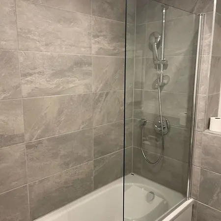 Stylish Flat - Sleeps 8 - Parking - Gym * York