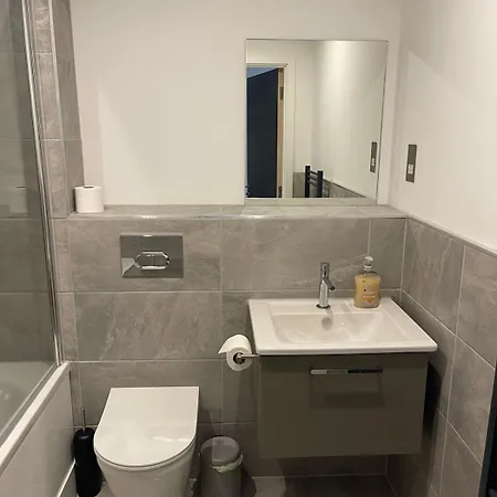 Apartment Stylish Flat - Sleeps 8 - Parking - Gym *