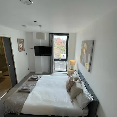Stylish Flat - Sleeps 8 - Parking - Gym York