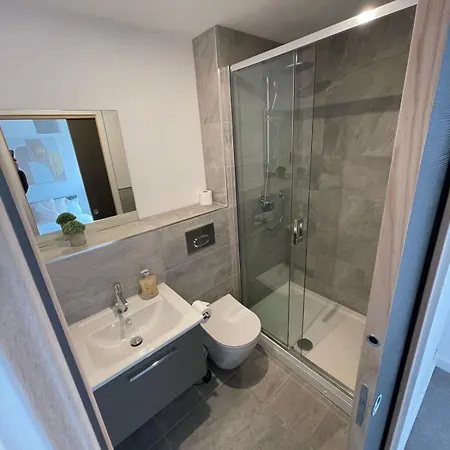 Stylish Flat - Sleeps 8 - Parking - Gym * York