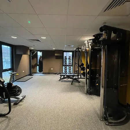 Centre - Parking & Gym - Fast Wifi - Sleeps 8 * York