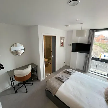 Stylish Flat - Sleeps 8 - Parking - Gym York