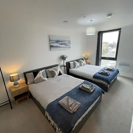 Apartment Stylish Flat - Sleeps 8 - Parking - Gym