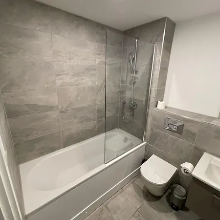 Stylish Flat - Sleeps 8 - Parking - Gym Apartamento *