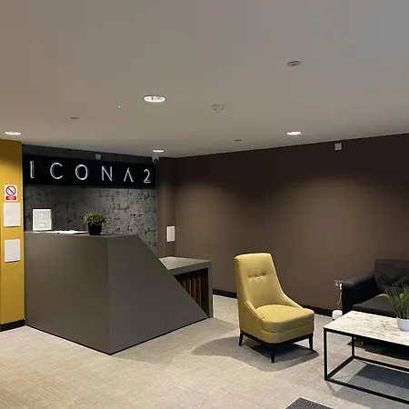 Stylish Flat - Sleeps 8 - Parking - Gym Apartment *