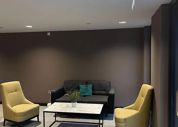 Lägenhet Centre - Parking & Gym - Fast Wifi - Sleeps 8