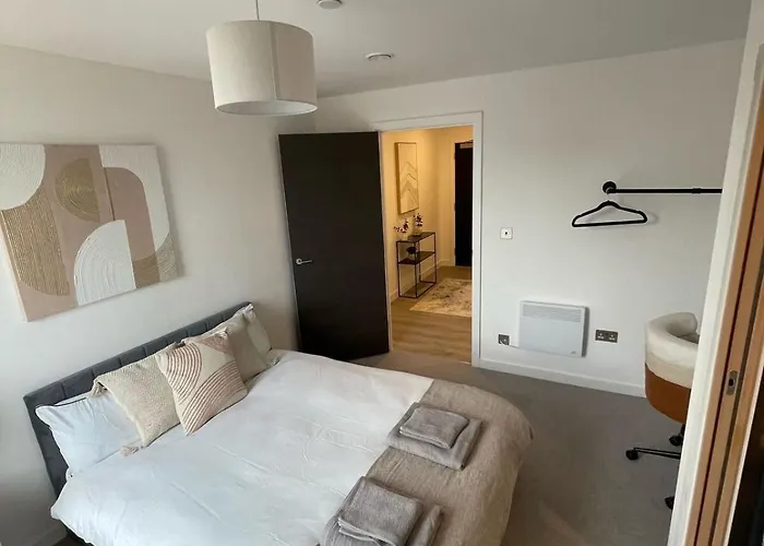 Centre - Parking & Gym - Fast Wifi - Sleeps 8 Lägenhet