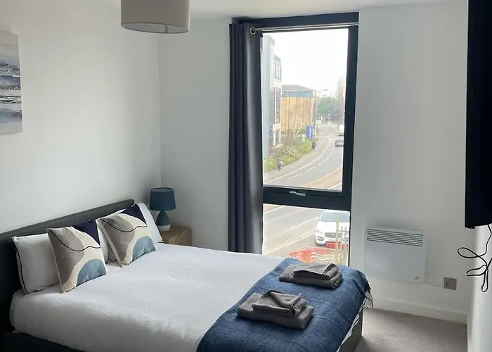 Lägenhet Centre - Parking & Gym - Fast Wifi - Sleeps 8