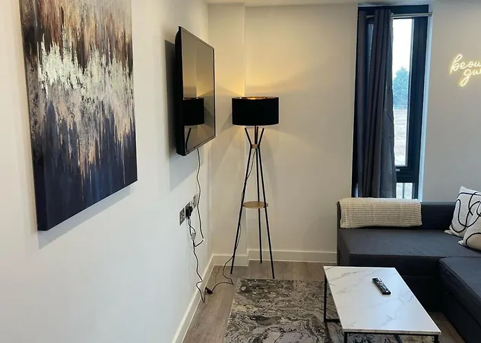 Lägenhet Centre - Parking & Gym - Fast Wifi - Sleeps 8 *