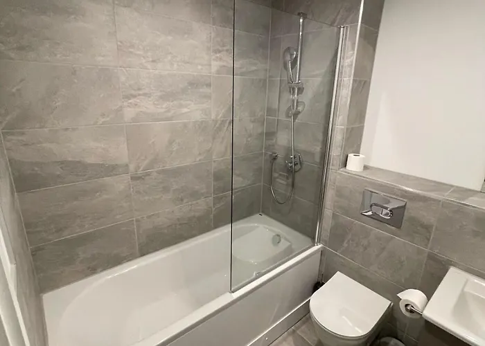 Centre - Parking & Gym - Fast Wifi - Sleeps 8 Lägenhet *