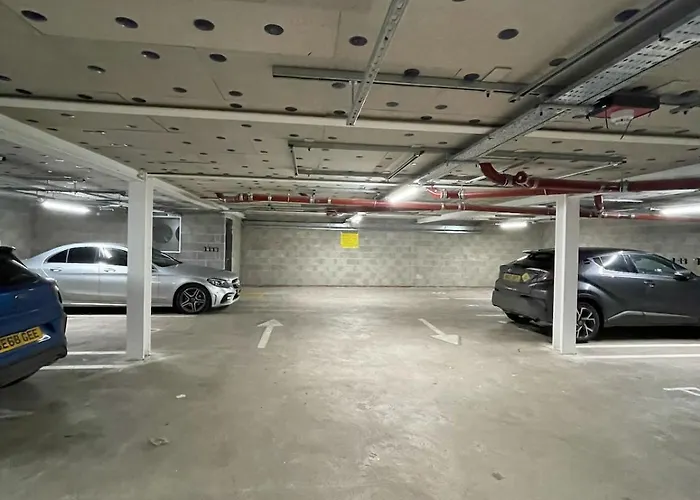 Centre - Parking & Gym - Fast Wifi - Sleeps 8 Lägenhet *