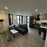 Appartamento Centre - Parking & Gym - Fast Wifi - Sleeps 8
